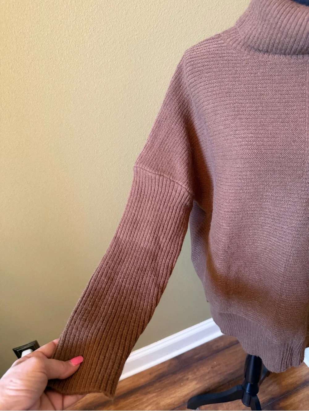 Brown Turtleneck Ribbed Sweater soft winter Medium casual dressy